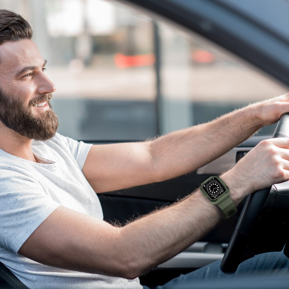 OROBAY Apple Watch band with case — On the road
